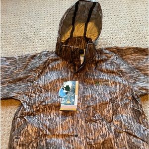 FroggToggs rain suit. Mossyoak bottomlands camp